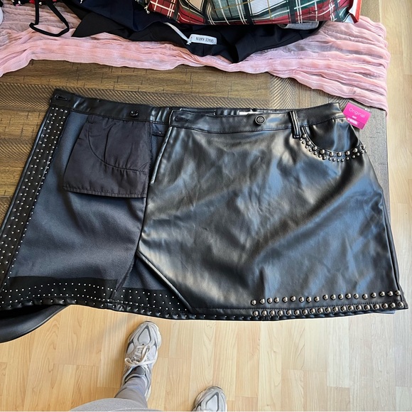 Black Studded Faux Leather Mini Skirt Asymmetrical Hem Rock Chic Y2K Staple - Picture 14 of 16